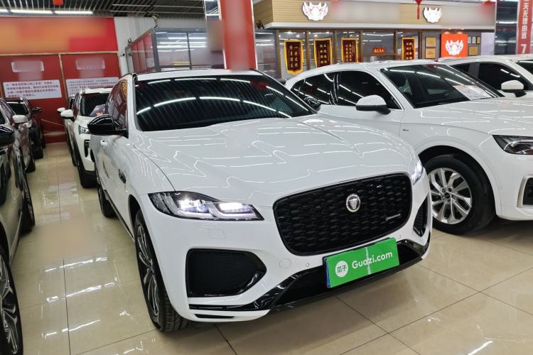 Used Jaguar F-PACE 2024 P250 R-Dynamic SE Front Right 45 Deg