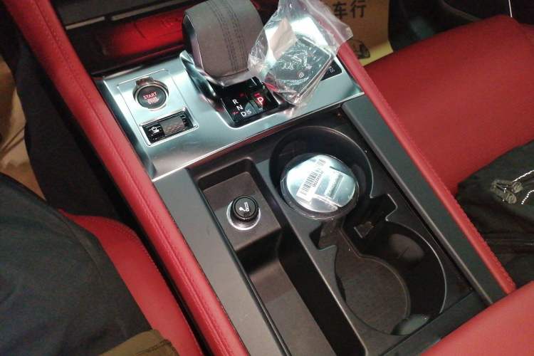 Used Jaguar F-PACE 2024 P250 R-Dynamic SE Gear Lever