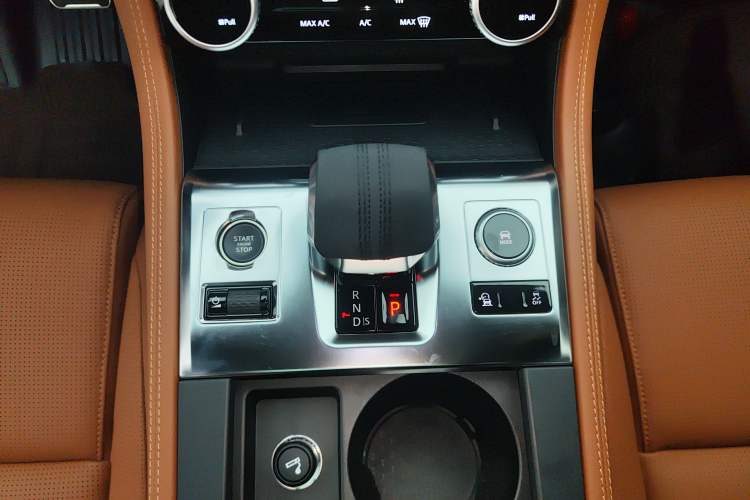 Used Jaguar F-PACE 2024 P250 R-Dynamic SE Gear Lever