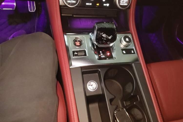 Used Jaguar F-PACE 2024 P250 R-Dynamic SE Gear Lever