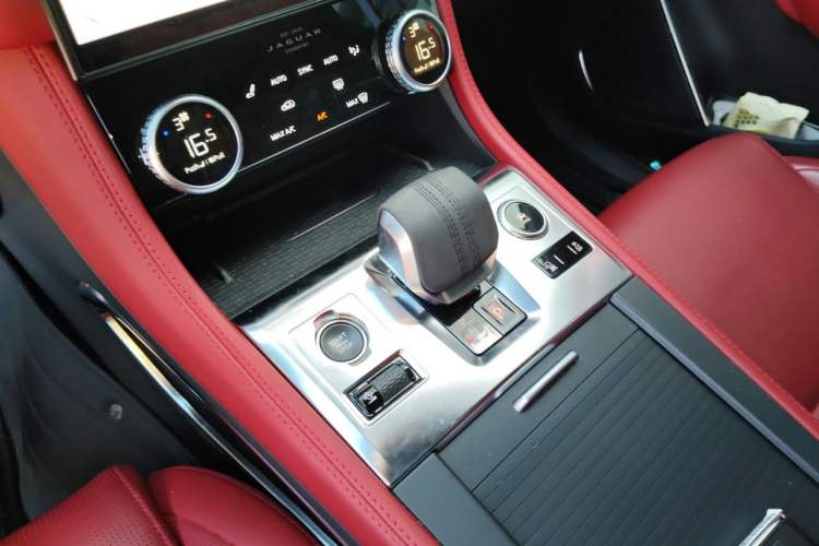 Used Jaguar F-PACE 2024 P250 R-Dynamic HSE Gear Lever