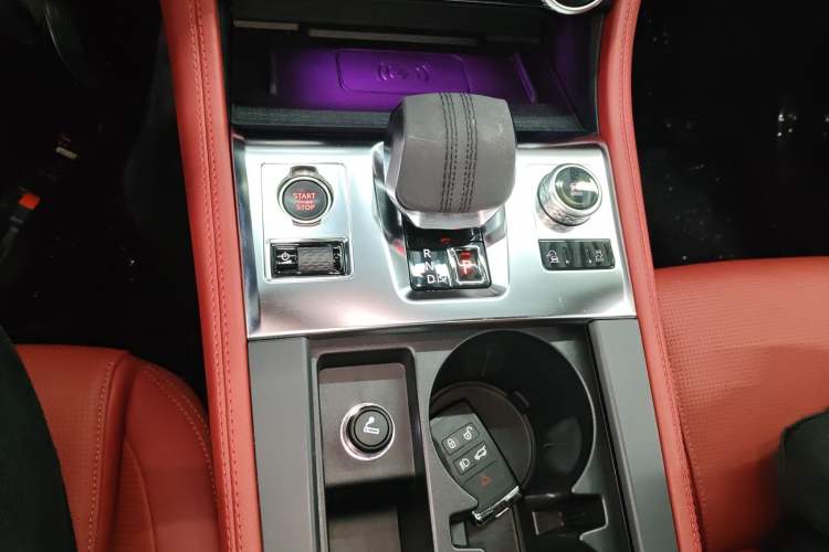 Used Jaguar F-PACE 2024 P250 R-Dynamic SE Gear Lever
