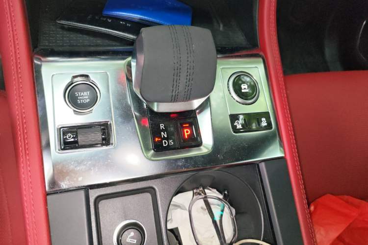 Used Jaguar F-PACE 2024 P250 R-Dynamic SE Gear Lever