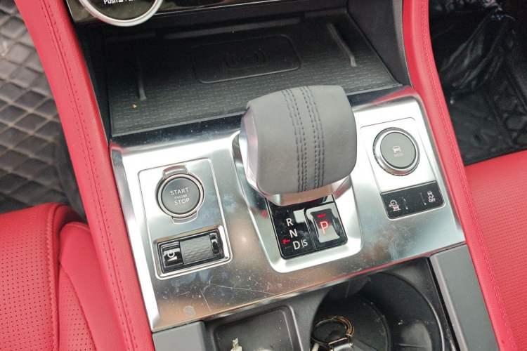 Used Jaguar F-PACE 2024 P250 R-Dynamic SE Gear Lever