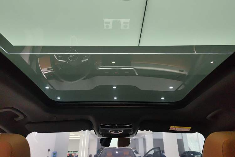Used Jaguar F-PACE 2024 P250 R-Dynamic SE Headliner