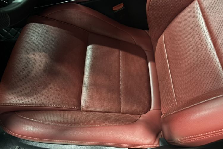 Used Jaguar F-PACE 2024 P250 R-Dynamic SE Interior 1