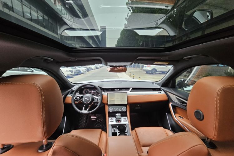 Used Jaguar F-PACE 2024 P250 R-Dynamic SE Interior 1