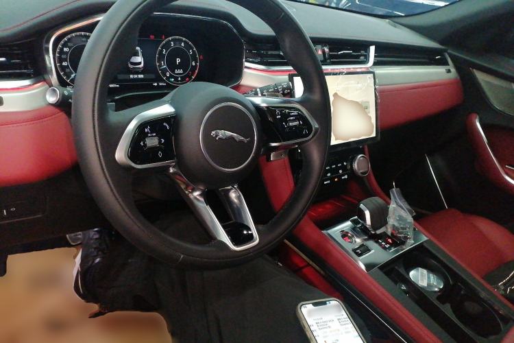Used Jaguar F-PACE 2024 P250 R-Dynamic SE Interior 2