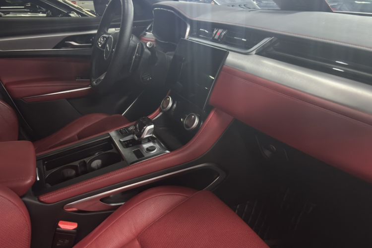 Used Jaguar F-PACE 2024 P250 R-Dynamic SE Interior 3