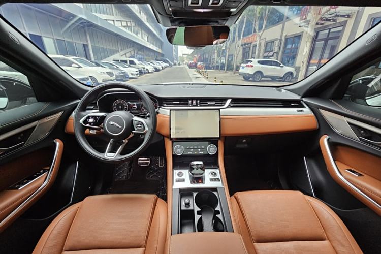 Used Jaguar F-PACE 2024 P250 R-Dynamic SE Interior 3