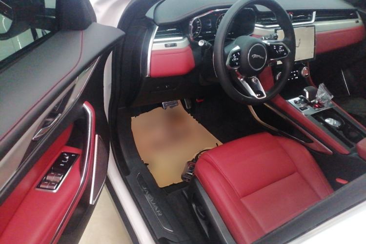 Used Jaguar F-PACE 2024 P250 R-Dynamic SE Interior 3