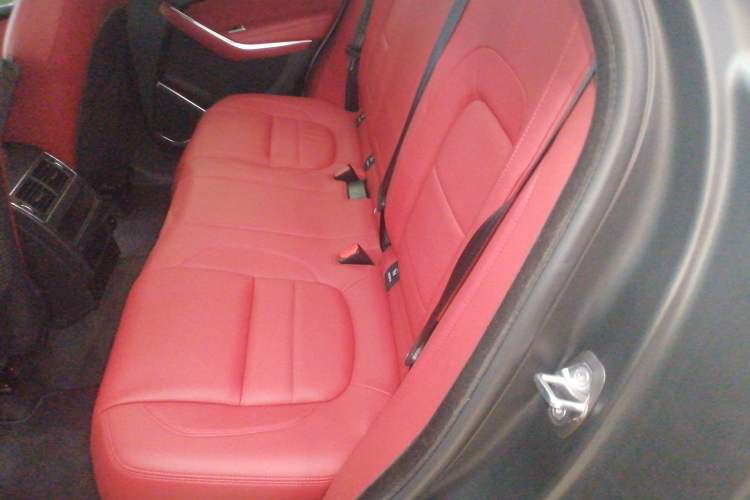Used Jaguar F-PACE 2024 P250 R-Dynamic SE Interior 4