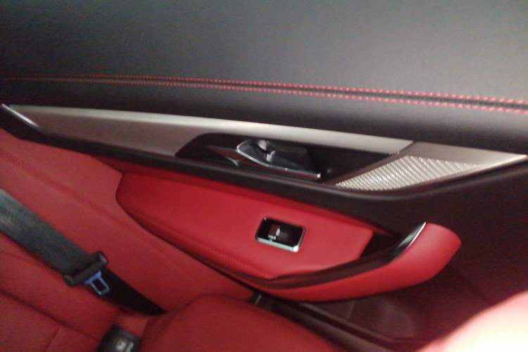 Used Jaguar F-PACE 2024 P250 R-Dynamic SE Interior 6