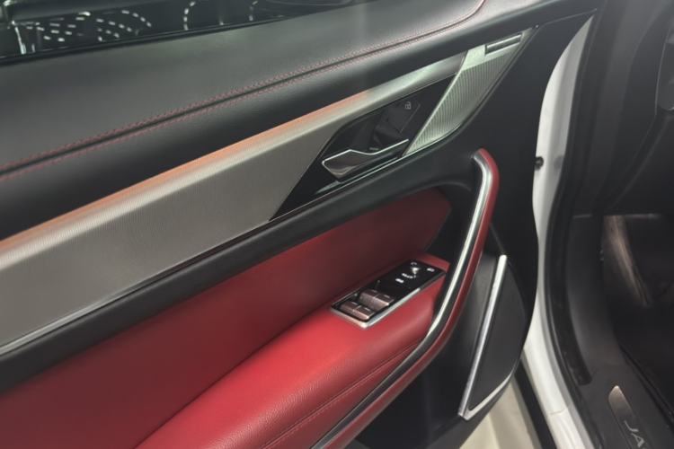 Used Jaguar F-PACE 2024 P250 R-Dynamic SE Interior 7