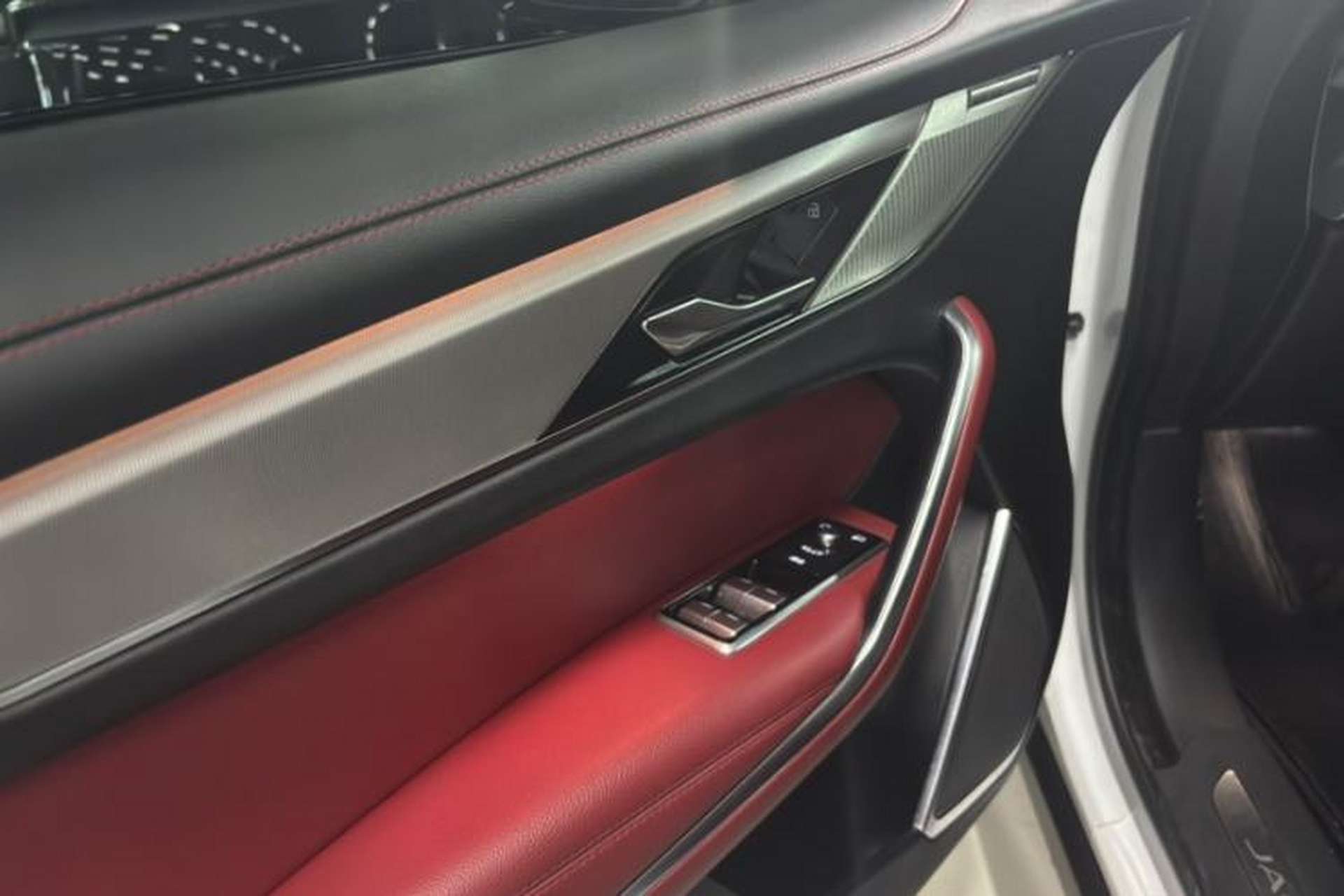 Used Jaguar F-PACE 2024 P250 R-Dynamic SE Interior 7