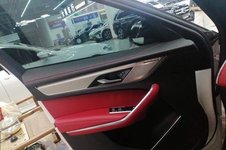 Used Jaguar F-PACE 2024 P250 R-Dynamic SE Interior 8