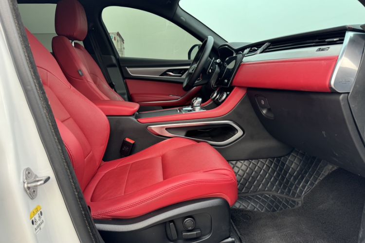 Used Jaguar F-PACE 2024 P250 R-Dynamic SE Interior 9