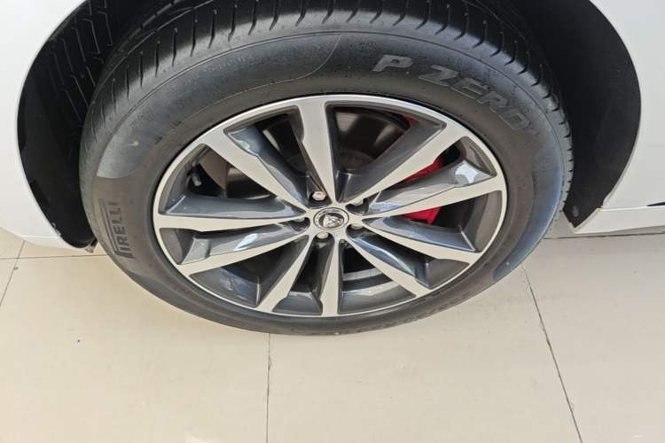 Used Jaguar F-PACE 2024 P250 R-Dynamic SE Left Front Wheel Hub
