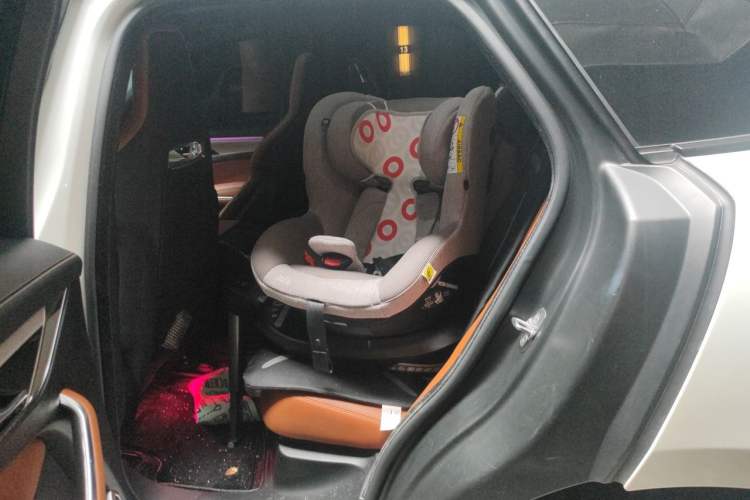 Used Jaguar F-PACE 2024 P250 R-Dynamic SE Left Rear Seat