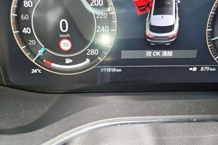 Used Jaguar F-PACE 2024 P250 R-Dynamic SE Odometer Close Up