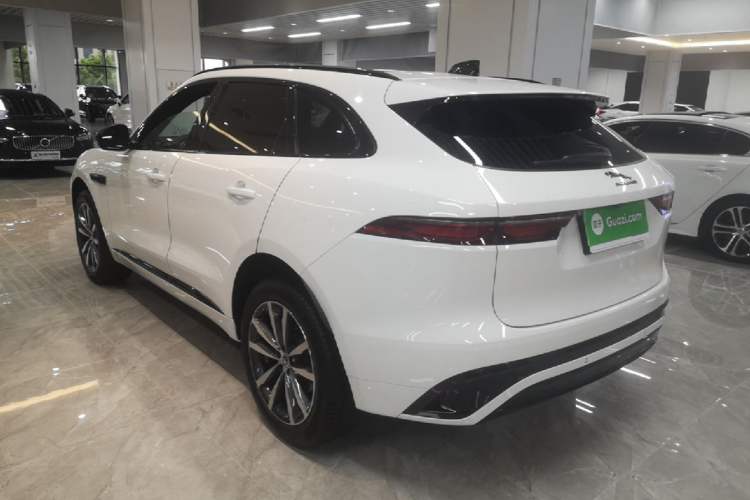 Used Jaguar F-PACE 2024 P250 R-Dynamic SE Rear Left 45 Deg