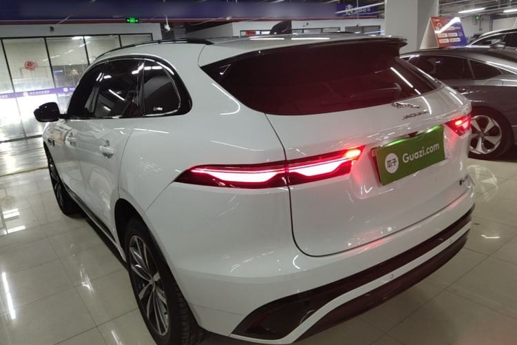 Used Jaguar F-PACE 2024 P250 R-Dynamic SE Rear Left 45 Deg