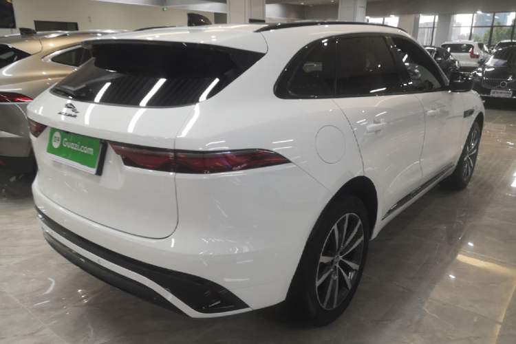 Used Jaguar F-PACE 2024 P250 R-Dynamic SE Rear Right 45 Deg
