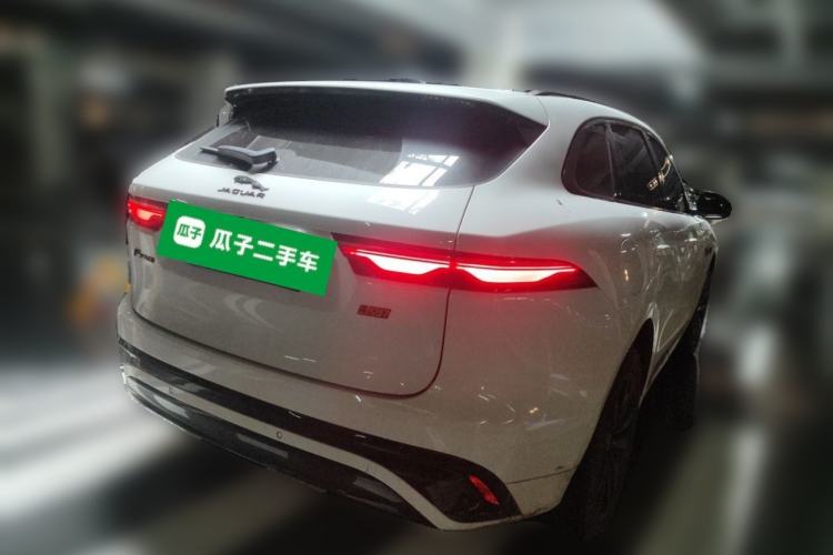 Used Jaguar F-PACE 2024 P250 R-Dynamic SE Rear Right 45 Deg