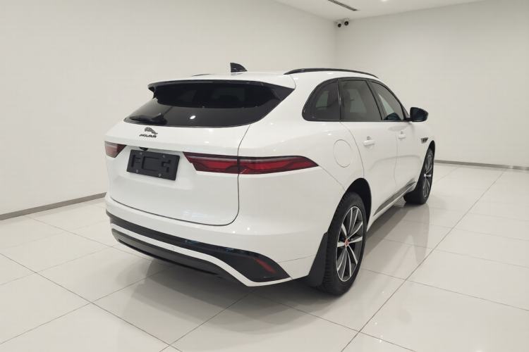 Used Jaguar F-PACE 2024 P250 R-Dynamic SE Rear Right 45 Deg