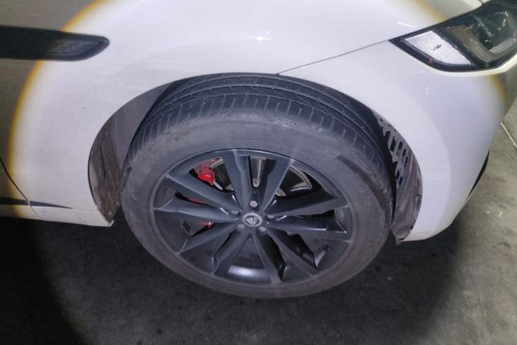 Used Jaguar F-PACE 2024 P250 R-Dynamic SE Right Front Wheel Hub