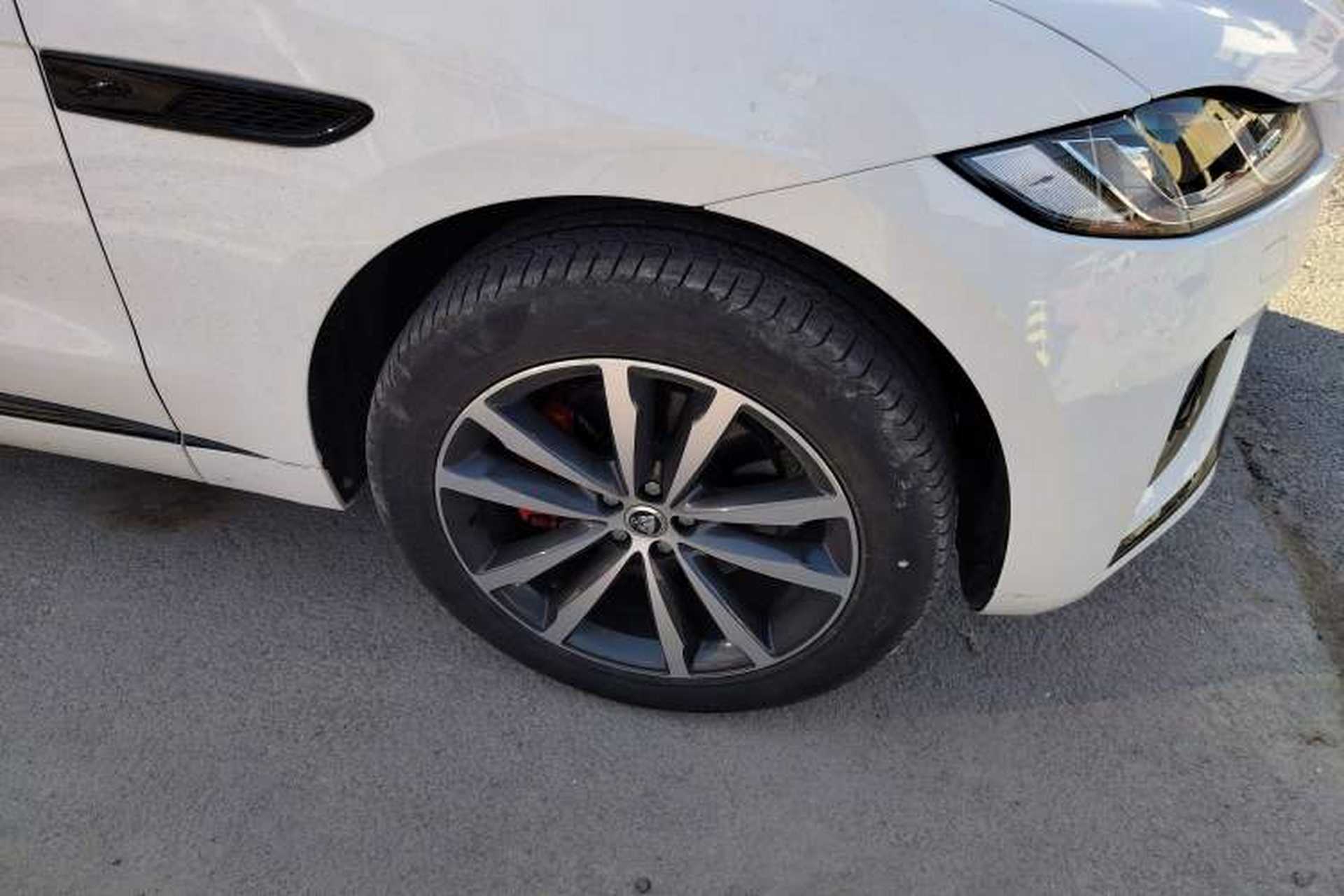 Used Jaguar F-PACE 2024 P250 R-Dynamic SE Right Front Wheel Hub