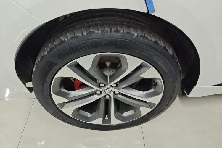 Used Jaguar F-PACE 2024 P250 R-Dynamic HSE Right Rear Wheel Hub