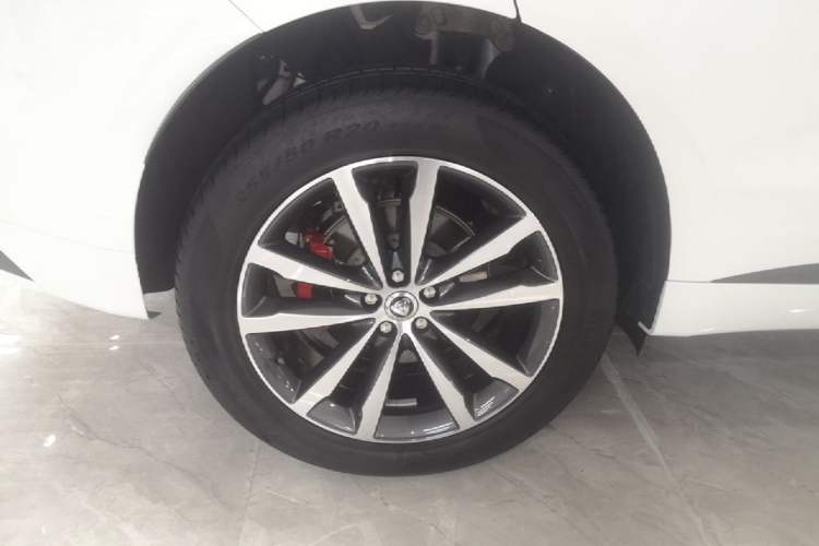 Used Jaguar F-PACE 2024 P250 R-Dynamic SE Right Rear Wheel Hub
