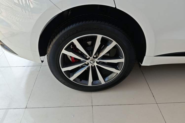 Used Jaguar F-PACE 2024 P250 R-Dynamic SE Right Rear Wheel Hub