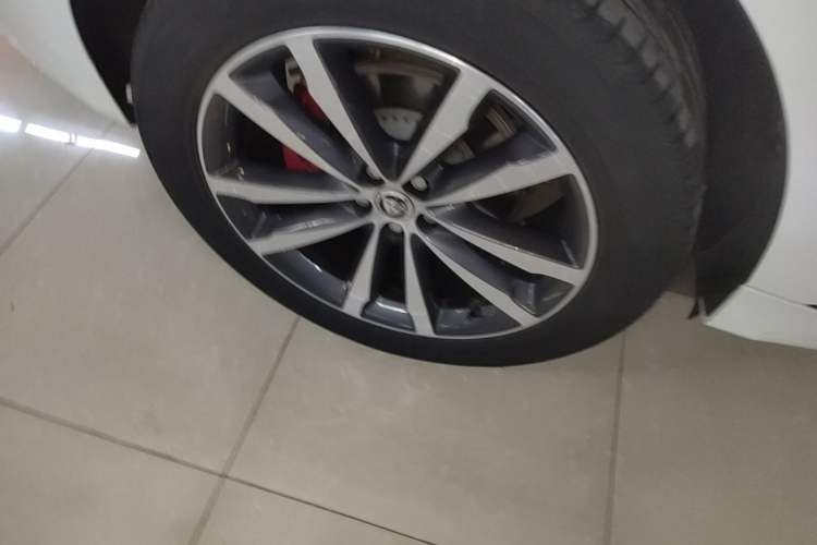 Used Jaguar F-PACE 2024 P250 R-Dynamic SE Right Rear Wheel Hub