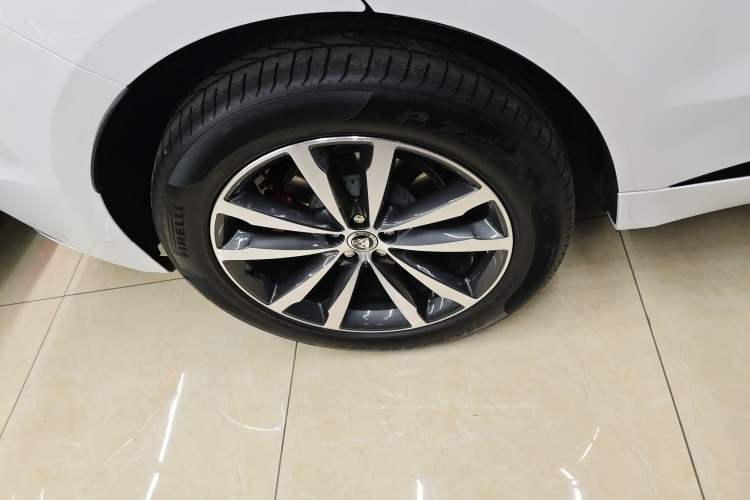 Used Jaguar F-PACE 2024 P250 R-Dynamic SE Right Rear Wheel Hub