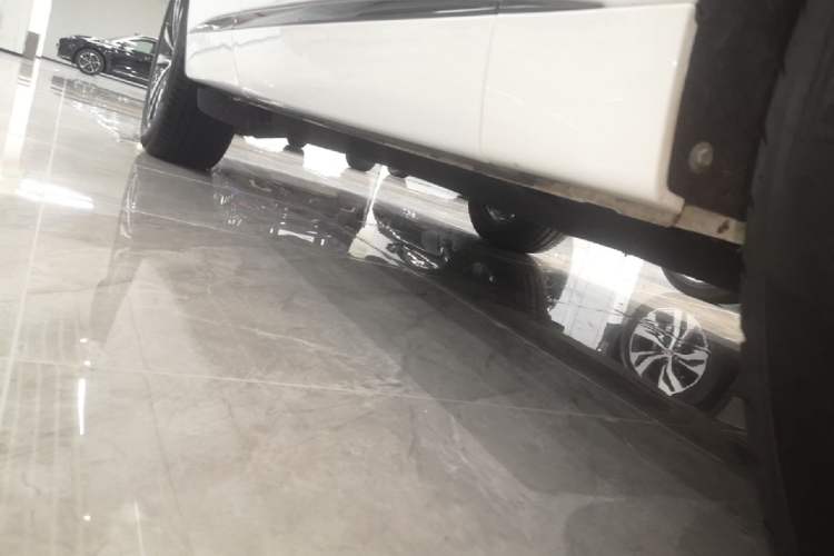 Used Jaguar F-PACE 2024 P250 R-Dynamic SE Right Side Sill