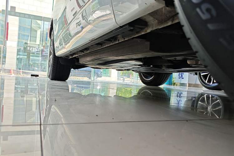 Used Jaguar F-PACE 2024 P250 R-Dynamic SE Right Side Sill