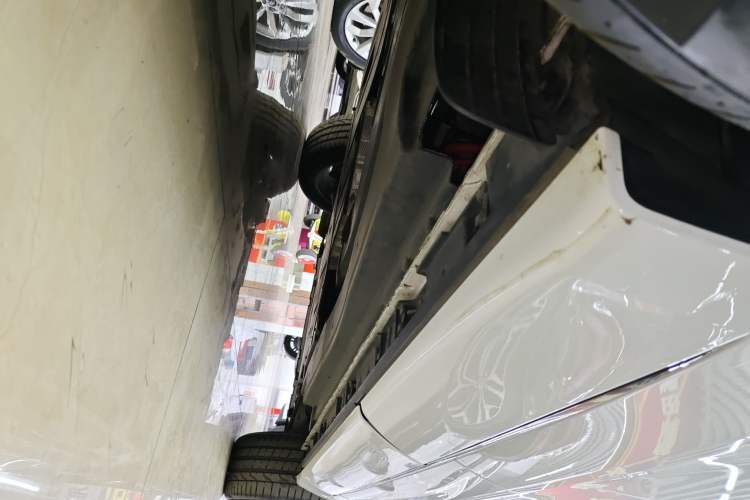 Used Jaguar F-PACE 2024 P250 R-Dynamic SE Right Side Sill