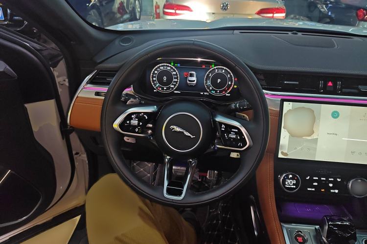 Used Jaguar F-PACE 2024 P250 R-Dynamic SE Steering Wheel