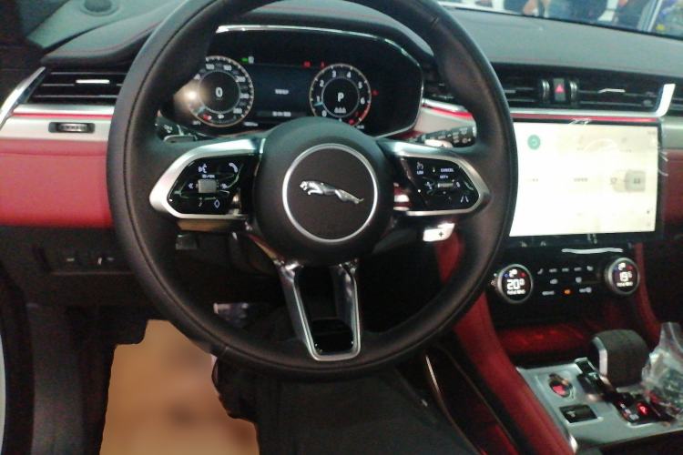 Used Jaguar F-PACE 2024 P250 R-Dynamic SE Steering Wheel