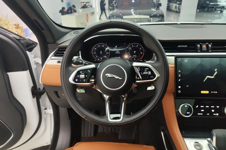 Used Jaguar F-PACE 2024 P250 R-Dynamic SE Steering Wheel