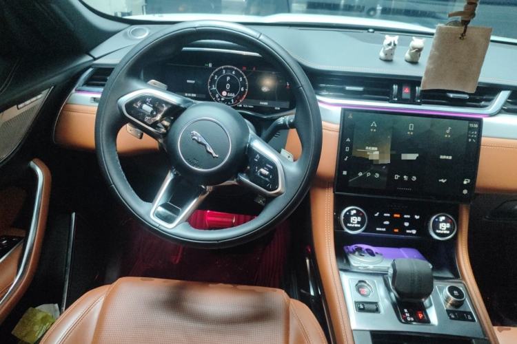 Used Jaguar F-PACE 2024 P250 R-Dynamic SE Steering Wheel