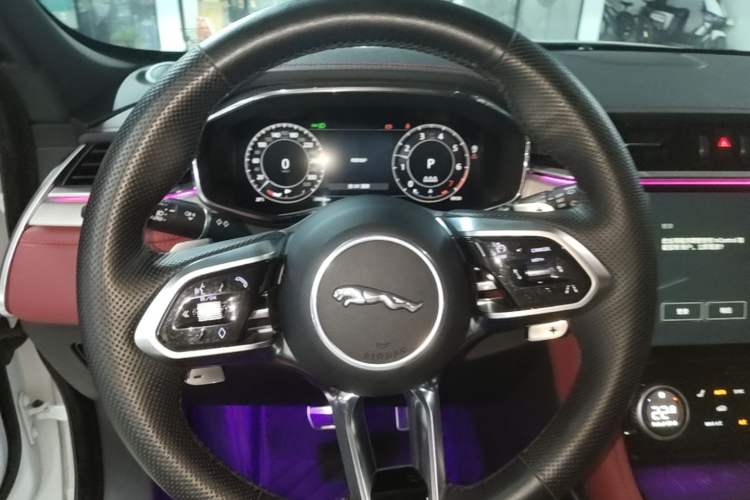 Used Jaguar F-PACE 2024 P250 R-Dynamic SE Steering Wheel