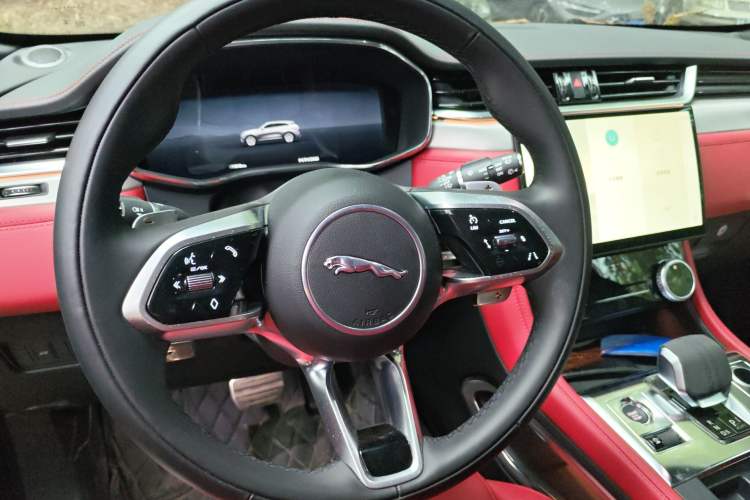 Used Jaguar F-PACE 2024 P250 R-Dynamic SE Steering Wheel