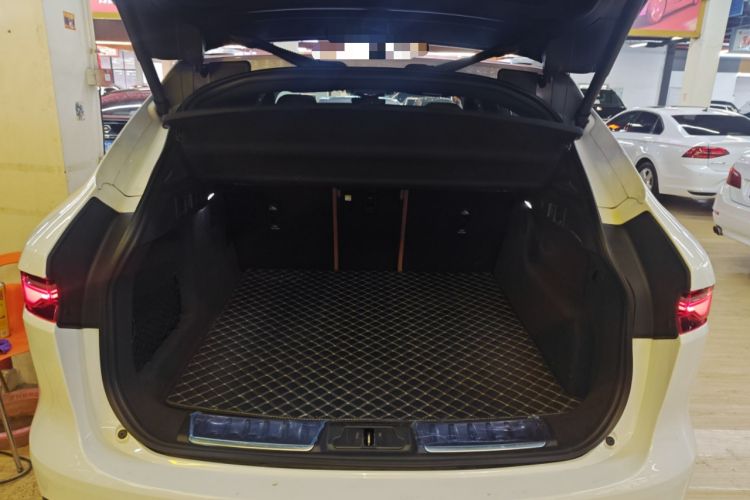 Used Jaguar F-PACE 2024 P250 R-Dynamic SE Trunk