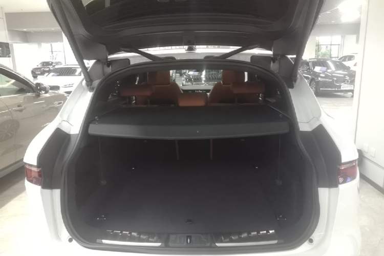 Used Jaguar F-PACE 2024 P250 R-Dynamic SE Trunk