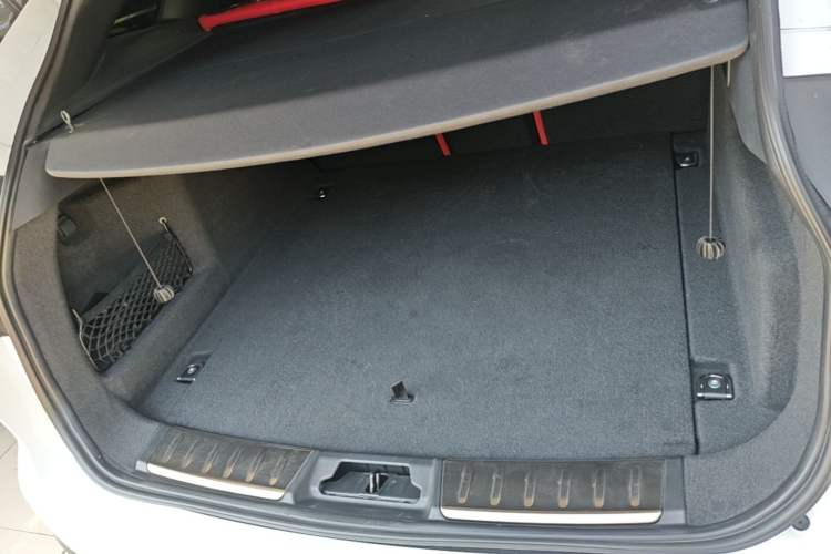 Used Jaguar F-PACE 2024 P250 R-Dynamic SE Trunk
