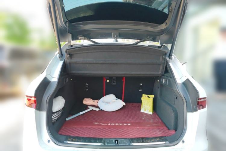Used Jaguar F-PACE 2024 P250 R-Dynamic HSE Trunk