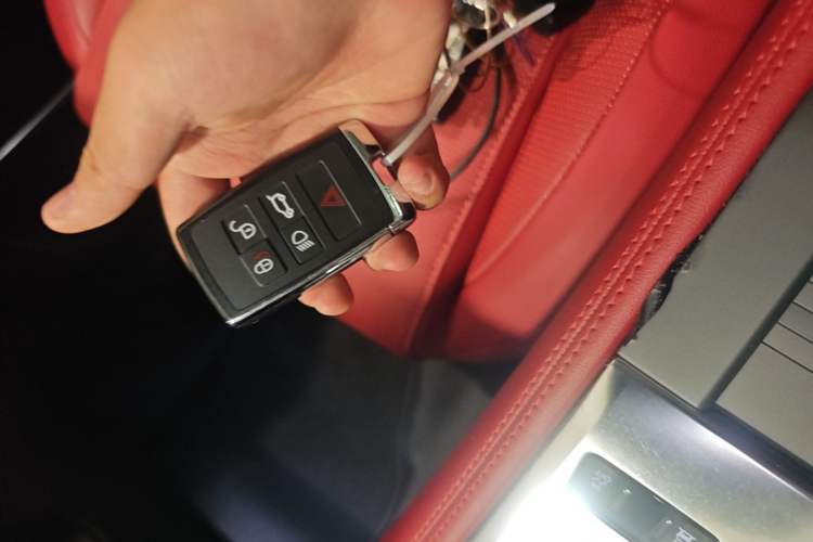 Used Jaguar F-PACE 2024 P250 R-Dynamic SE Vehicle Key